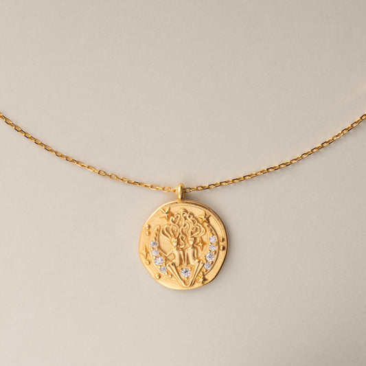 The design and application of light and shadow effects in gold jewelry
