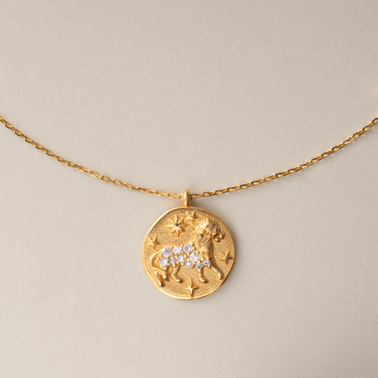 Geometric pattern design of gold jewelry