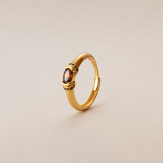 The retro court design elements of gold jewelry