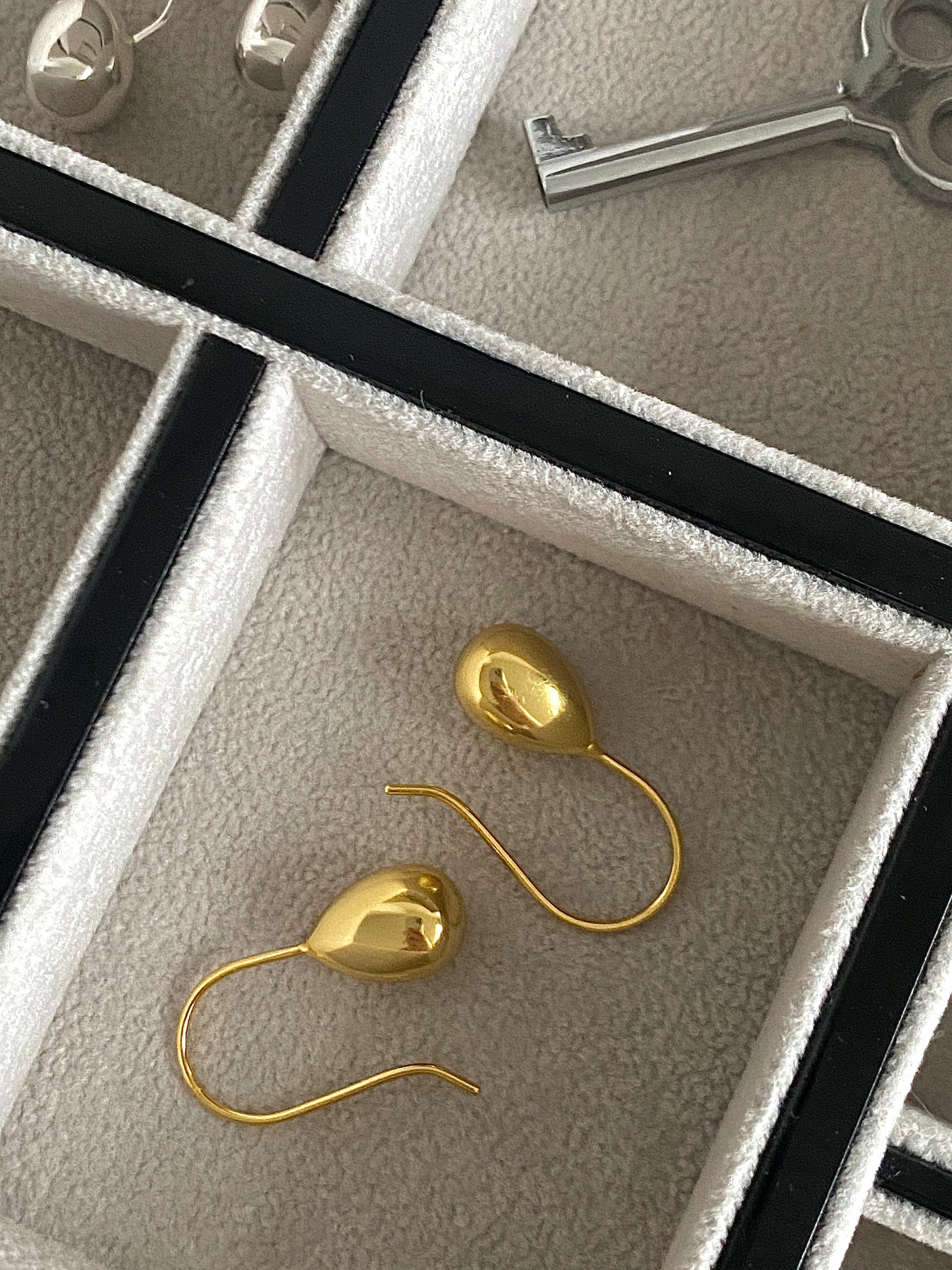 drop earrings
