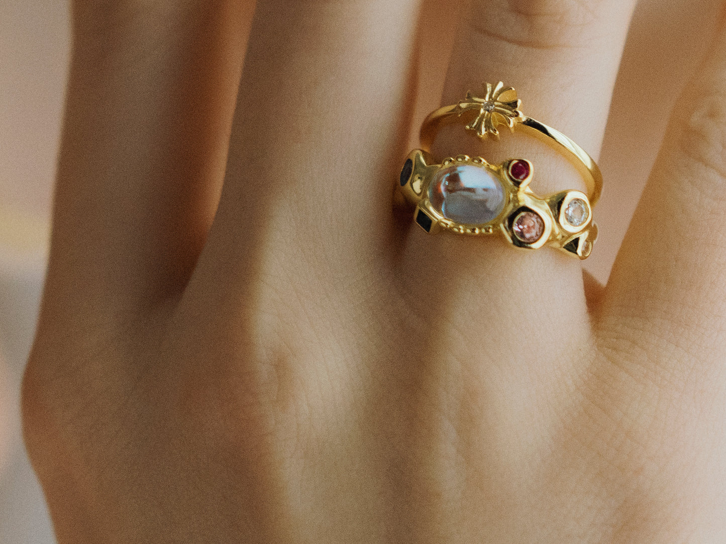 gold gemstone ring