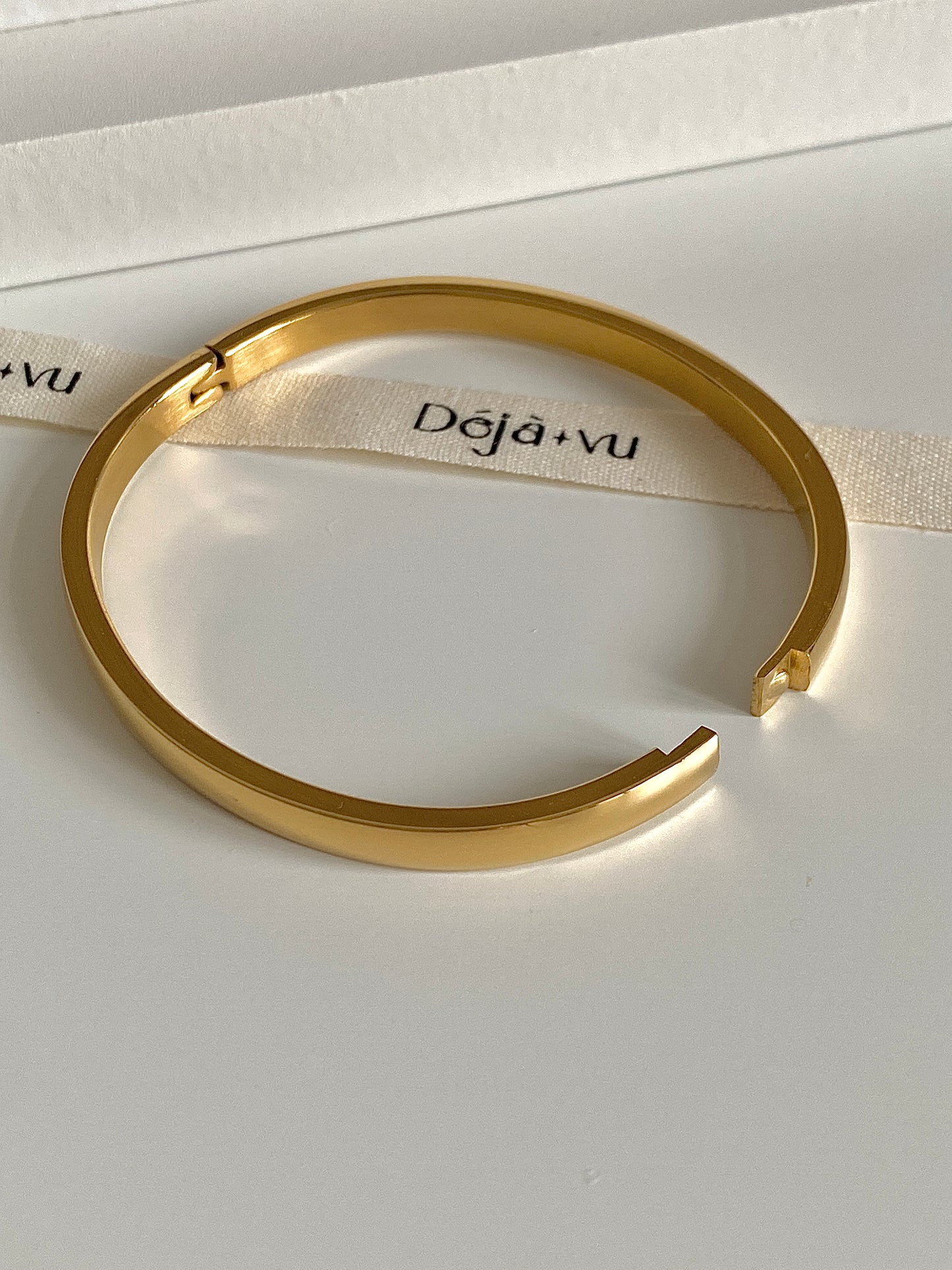 gold bracelet