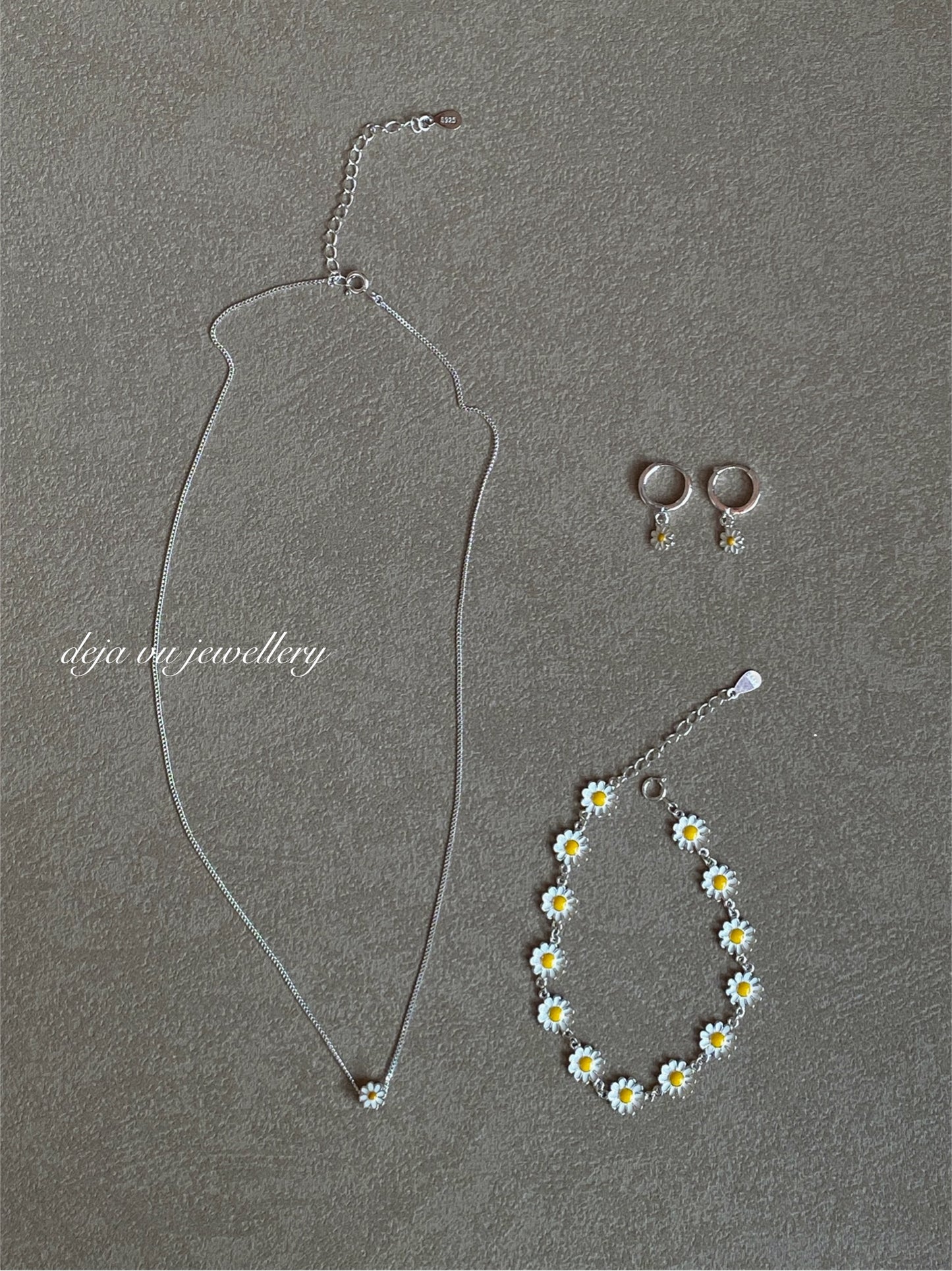 Minimalist Sterling Silver Petite Daisy Charm Necklace