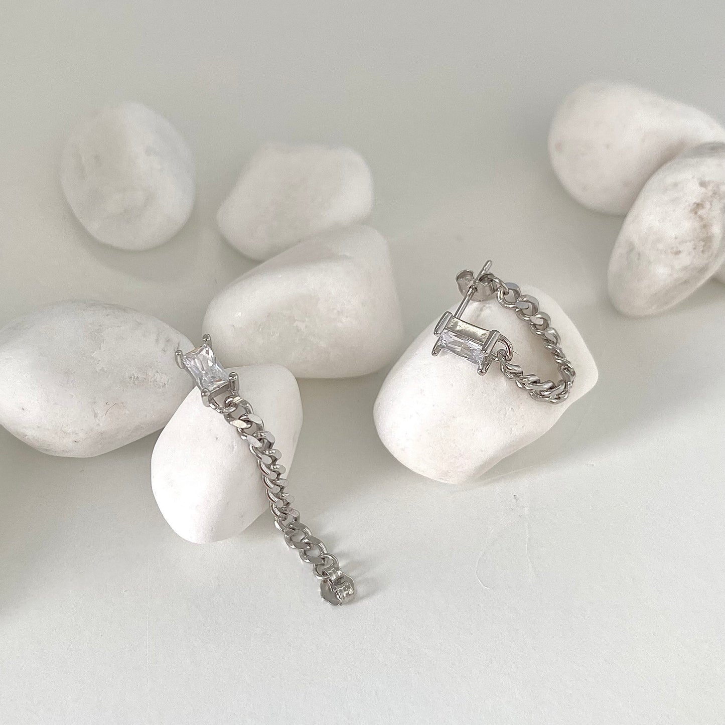 Elegant S925 Silver Twisted Chain Stud Earrings