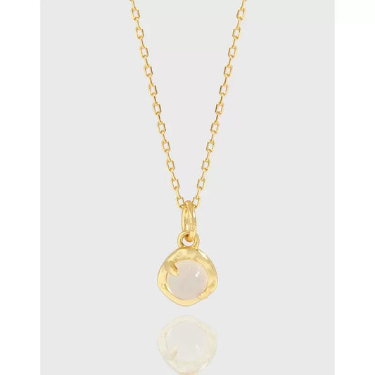 Tips for buying a gold necklace based on your face shape