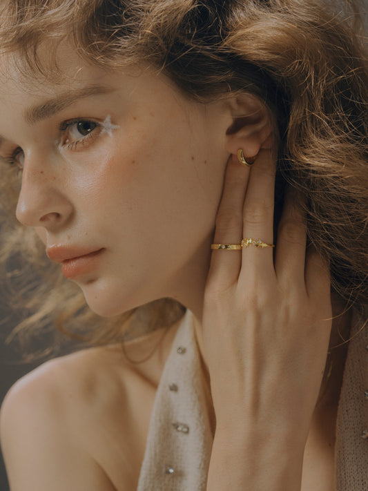 What are the do's and don'ts of choosing gold earrings?