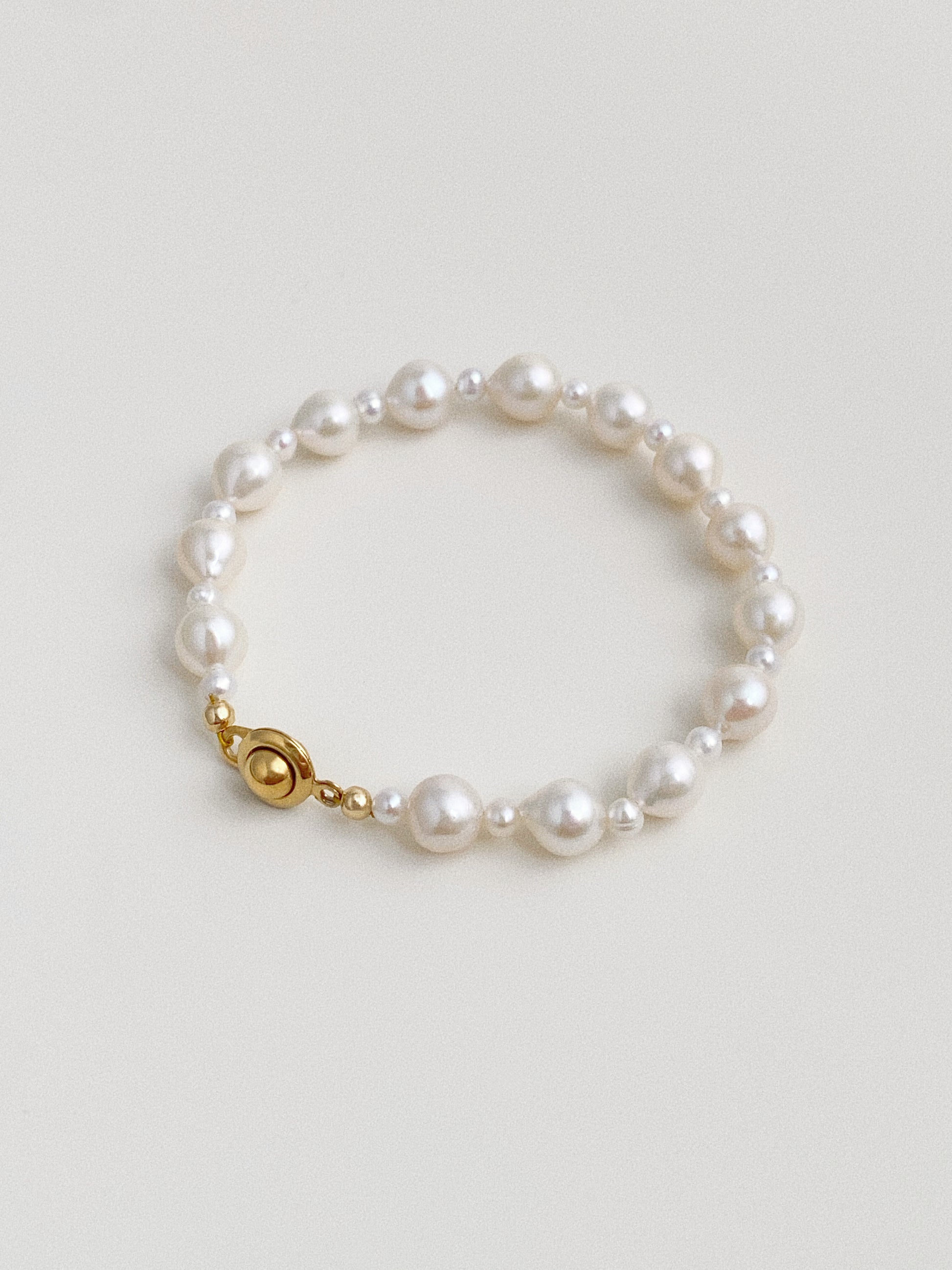 Genuine baroque pearl bracelet for women styled with gold ball clasp