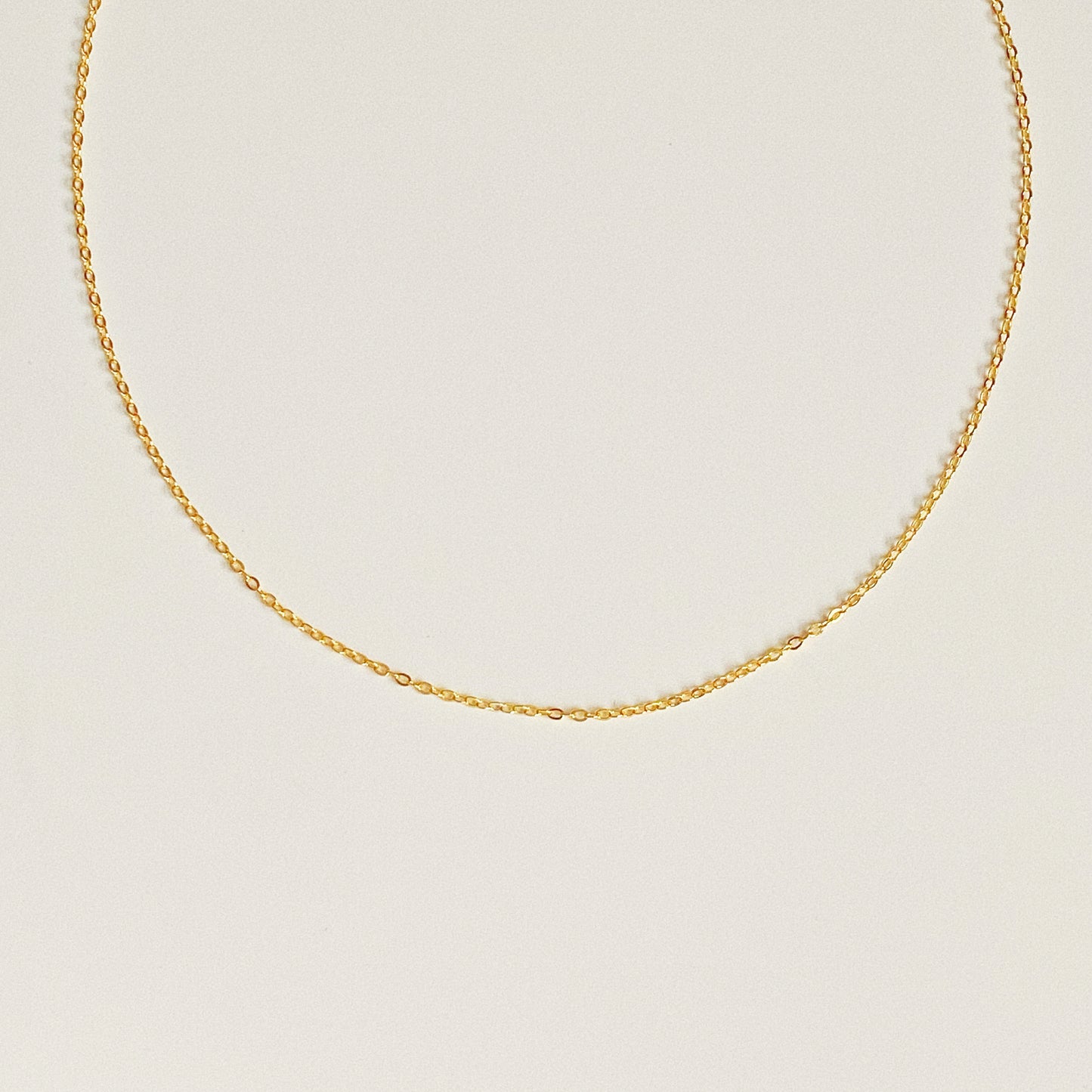 18k Gold vermeil cable chain necklace texture close up.