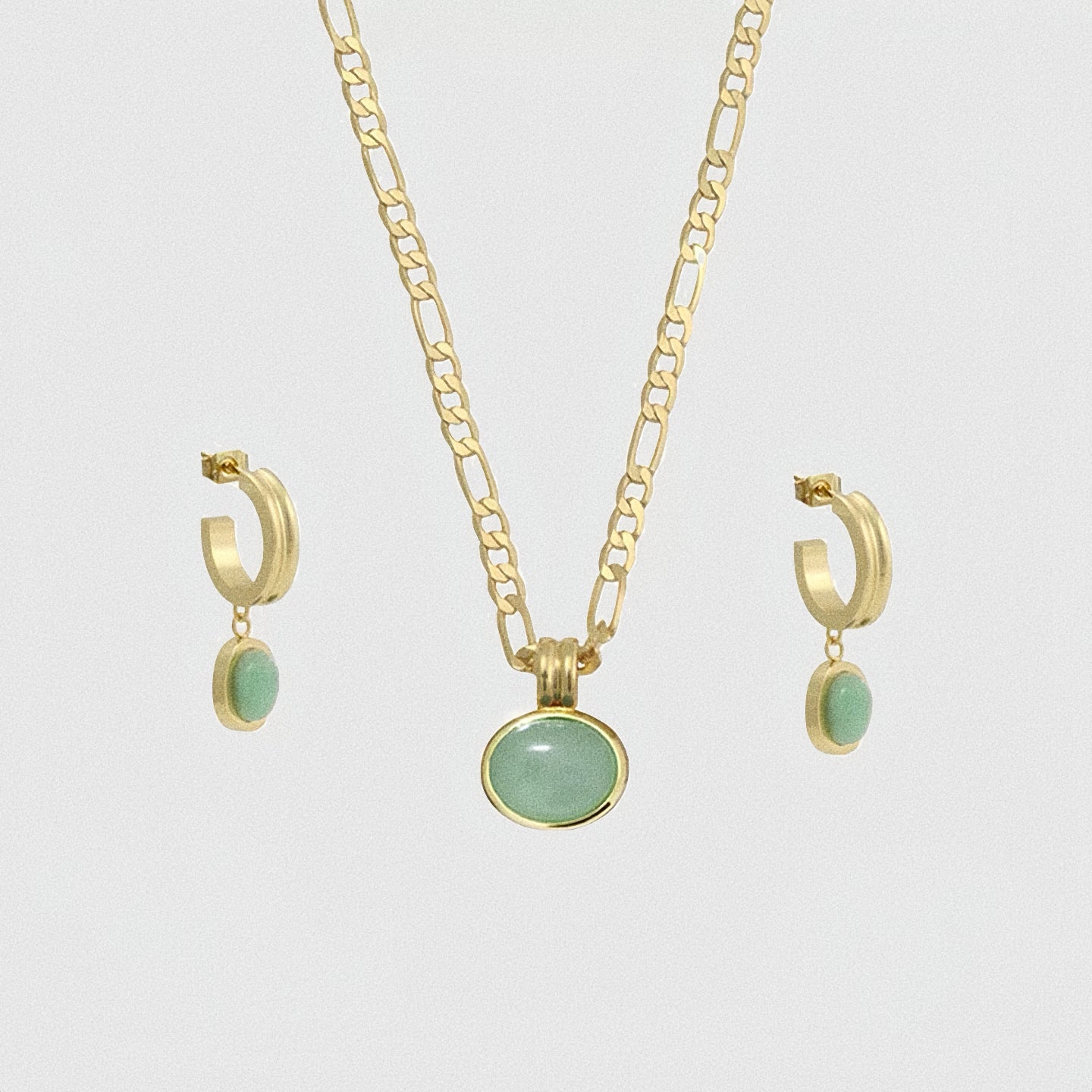 The full Deja vu Jewellery aventurine set including the necklace and earrings, demonstrating a cohesive fashion style.