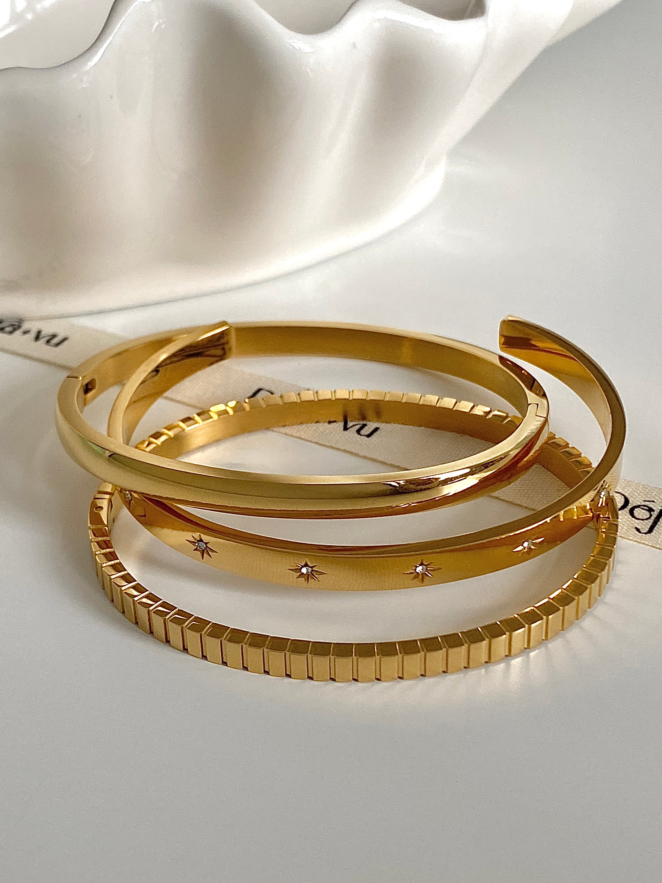 Buy quality Gold Vertical DailyWear Ledies Bracelet in Ahmedabad