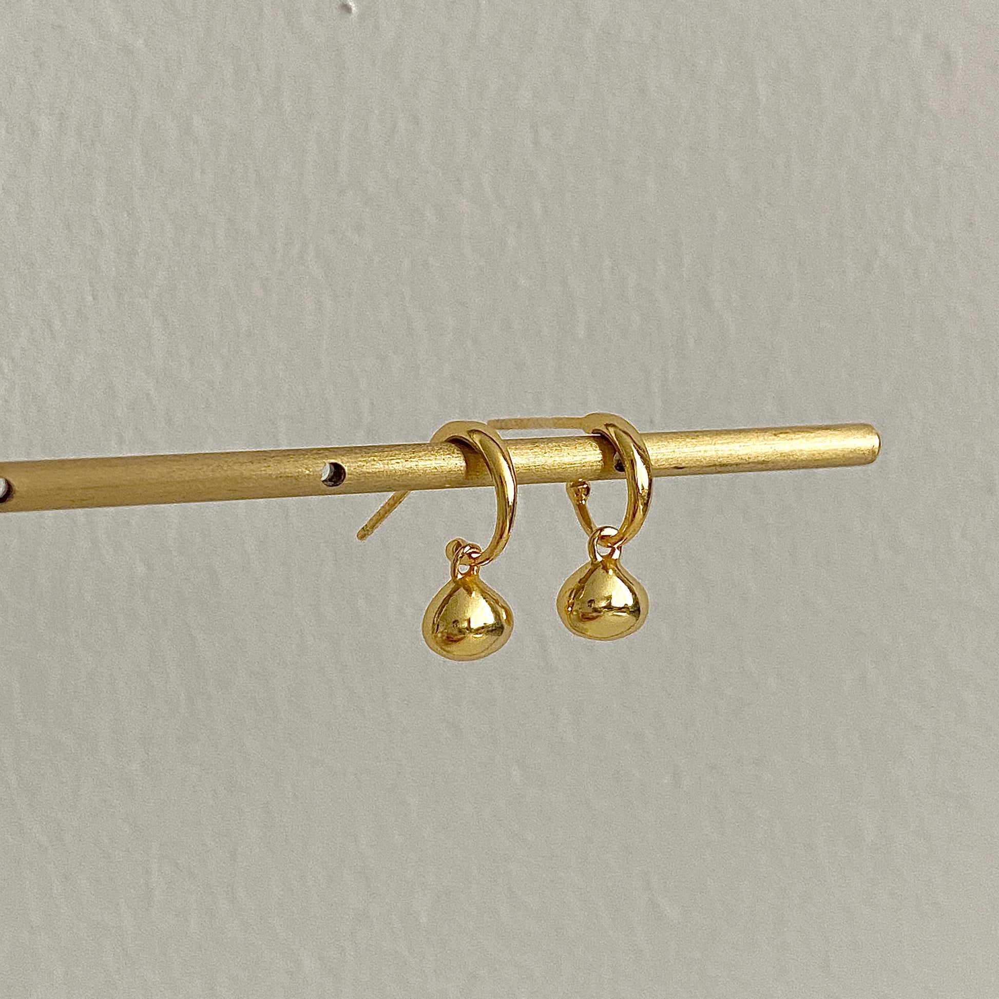 gold earrings