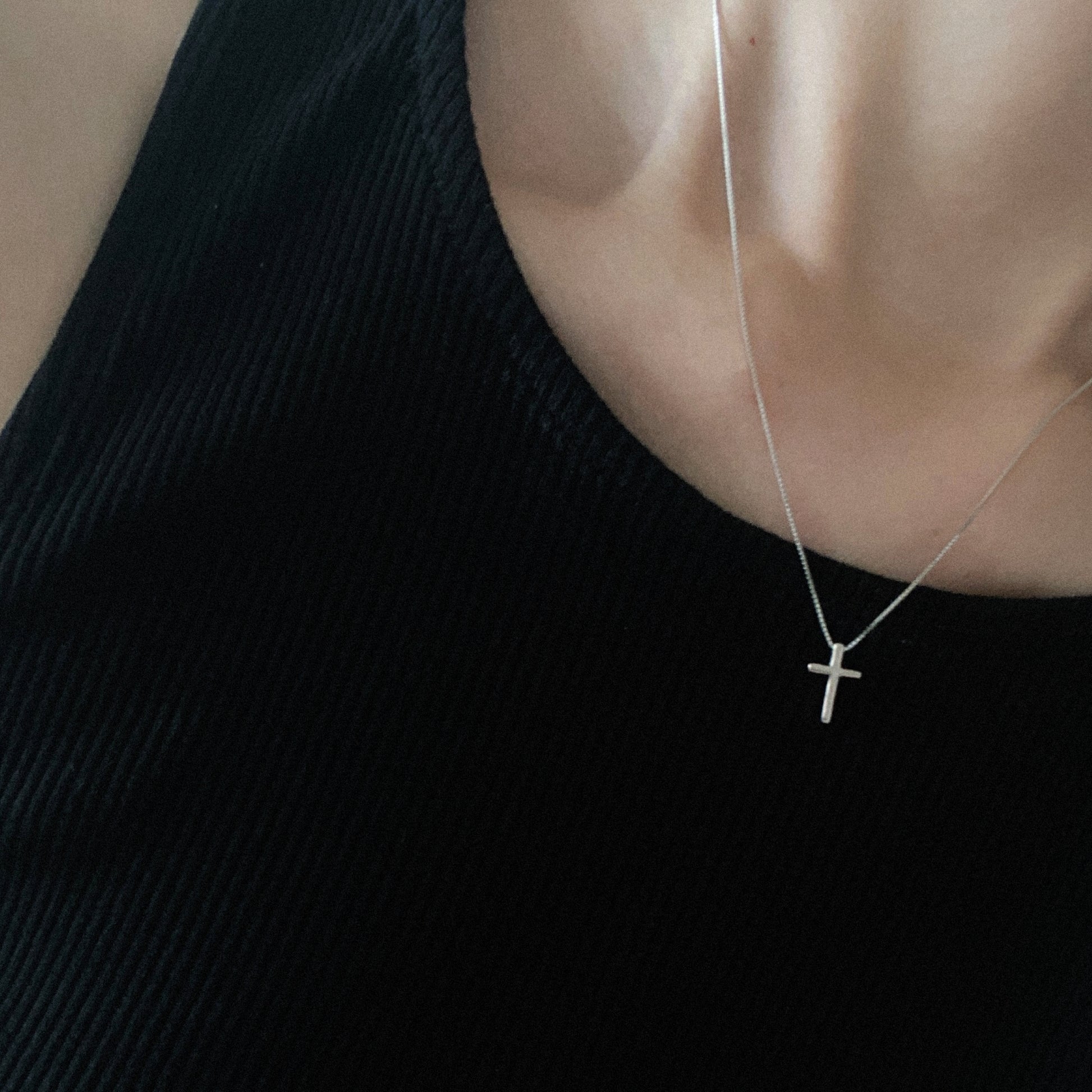 minimalist necklace