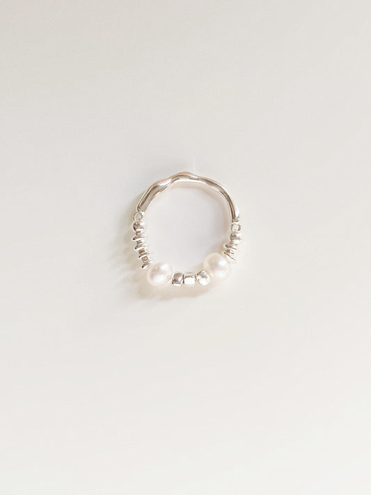 A top-down view of the Luna Mist elastic ring featuring two natural freshwater pearls and various 925 sterling silver beads on a white background.