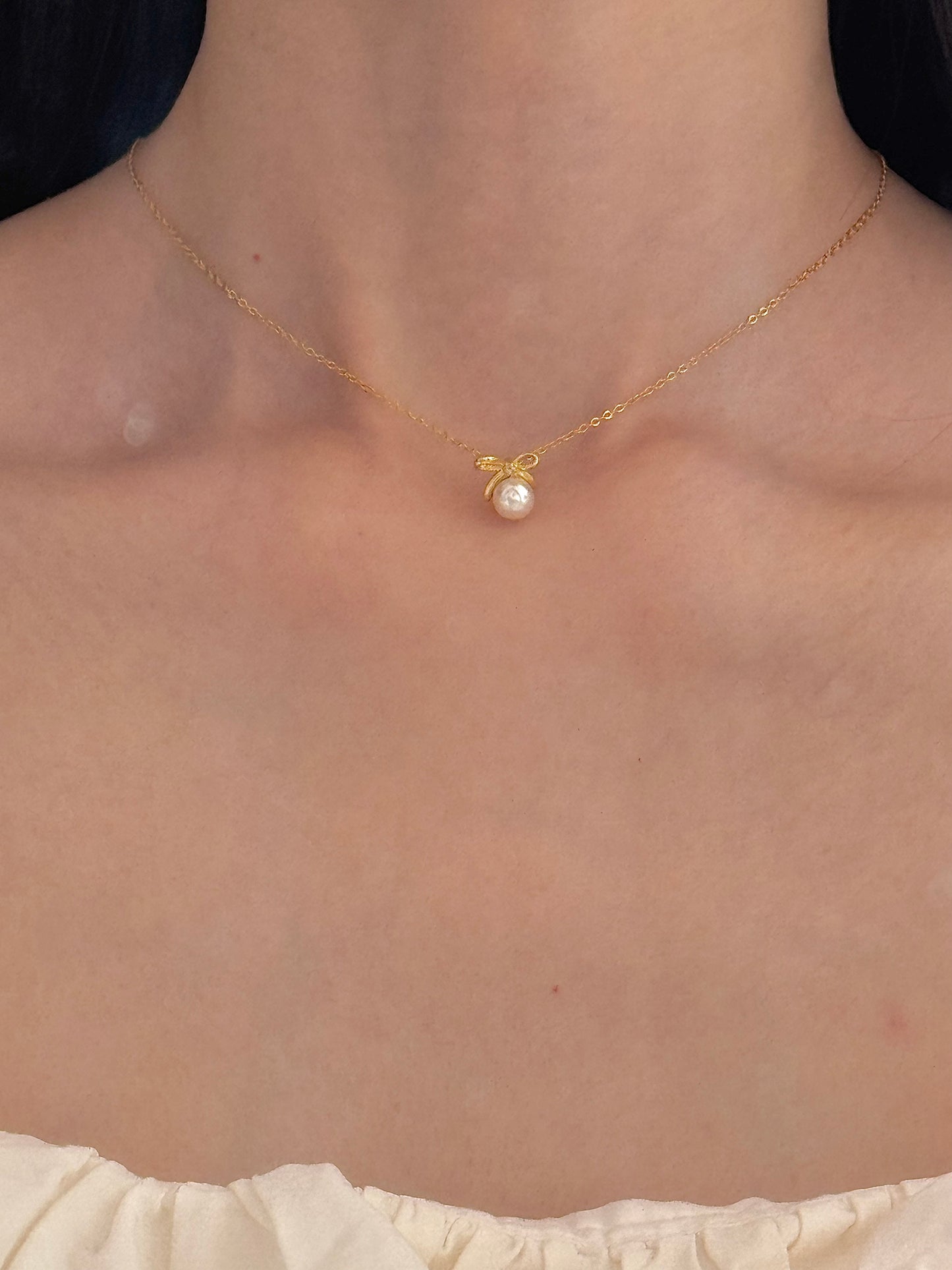 Bow pearl pendant necklace in gold, adjustable 37.5 cm + 6 cm chain, ~7.1 mm pendant