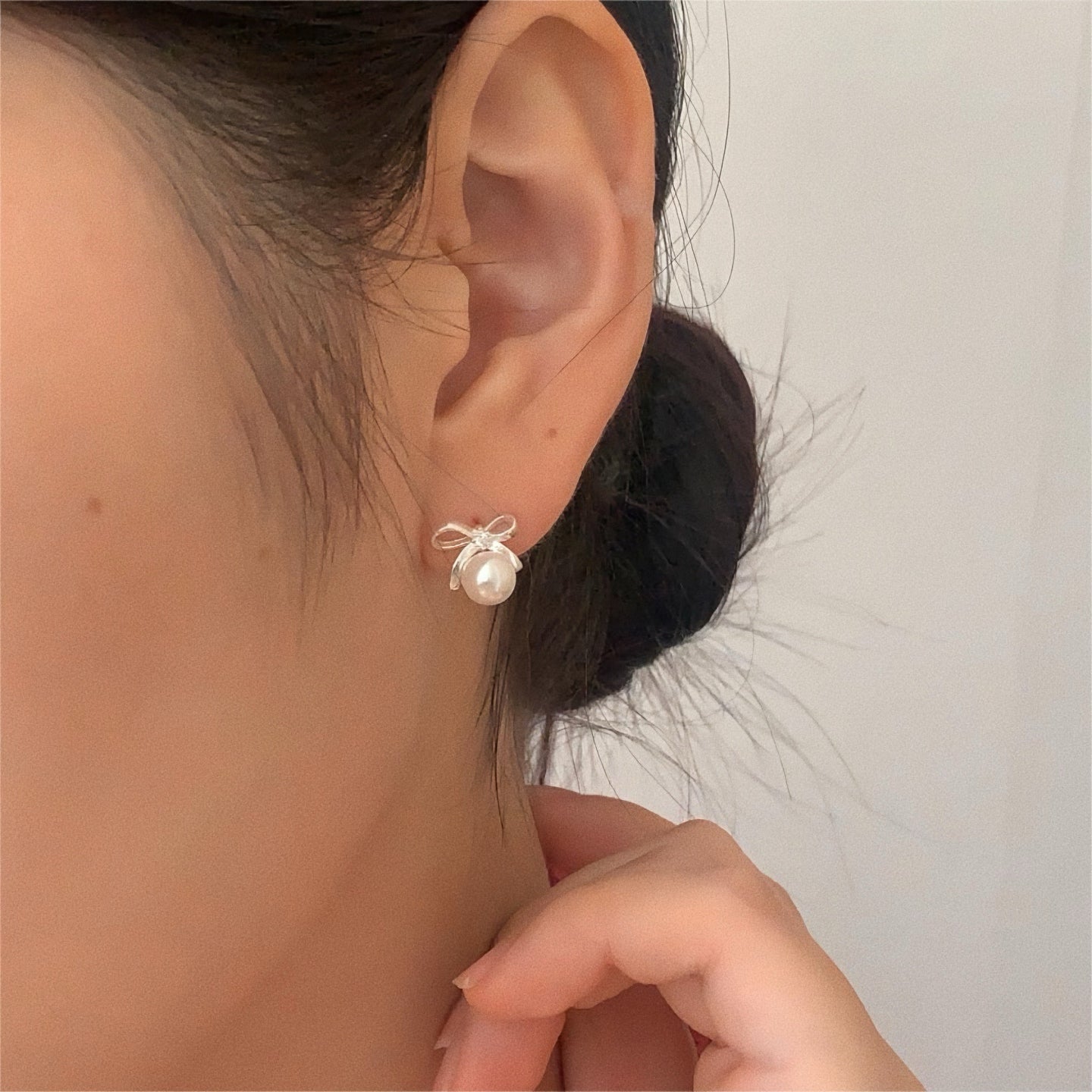 Sterling-silver bow pearl stud earrings, 6 mm shell pearls, minimalist design