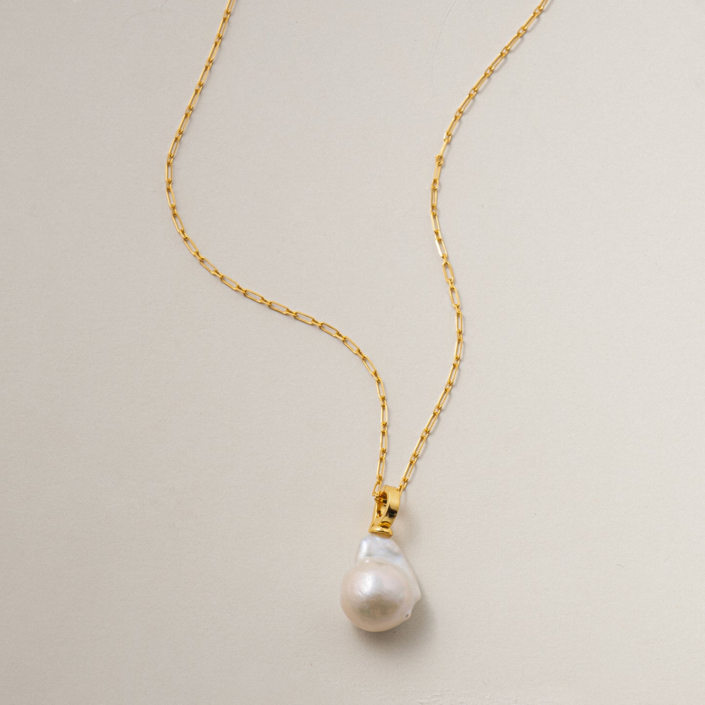 pearl pendant necklace