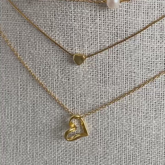 dainty gold chain heart pendant necklace