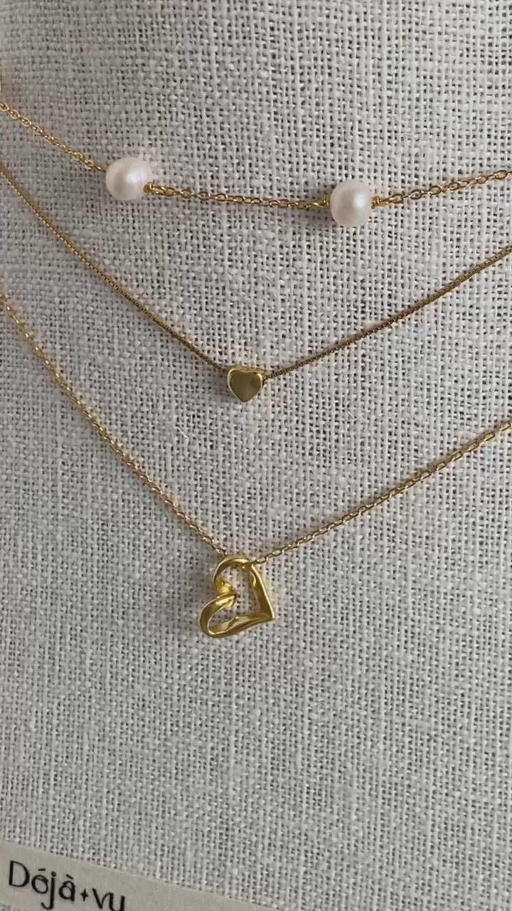 dainty gold chain heart pendant necklace