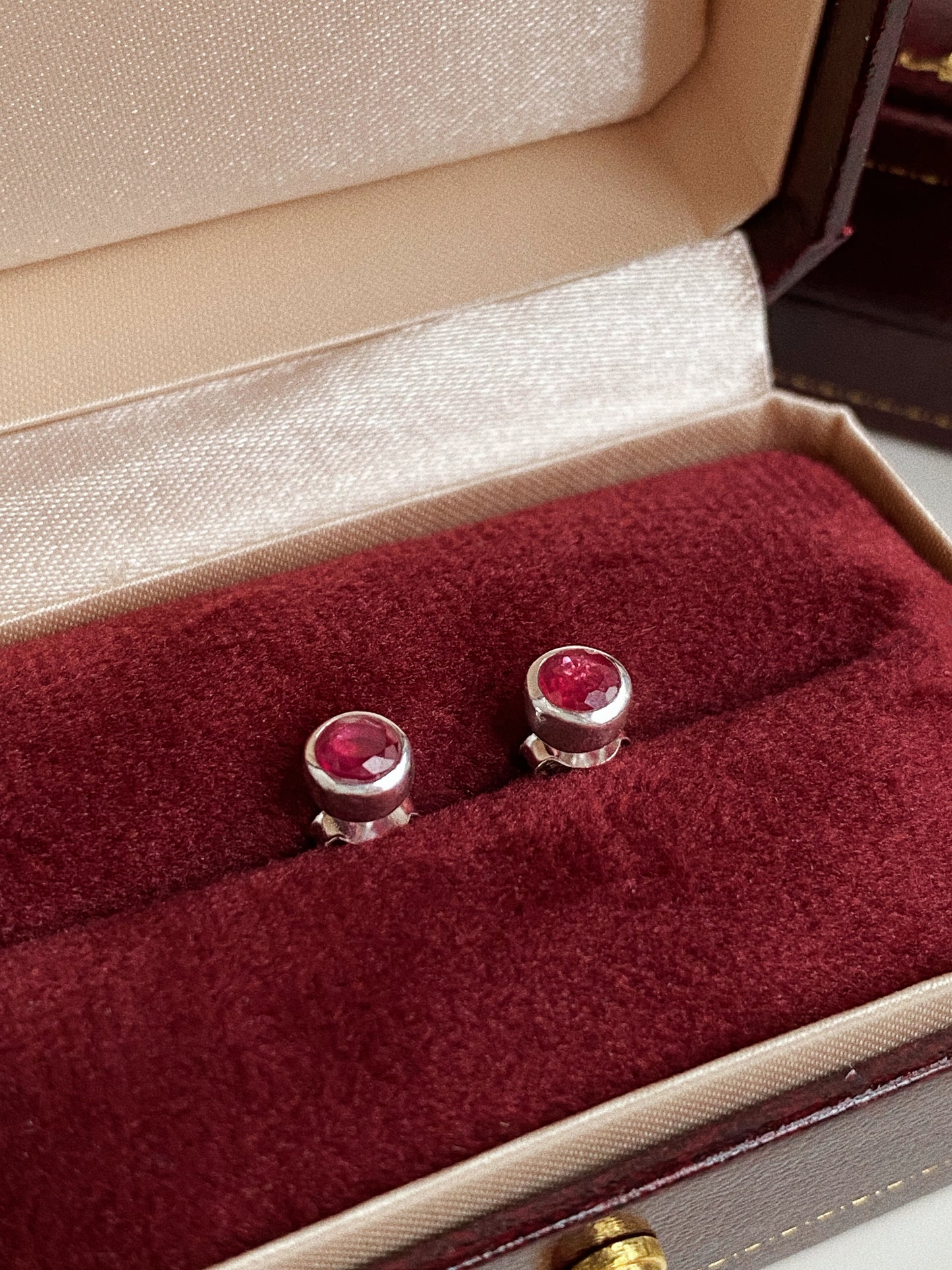 roseate-ruby-faceted-studs-vintage-jewellery-box