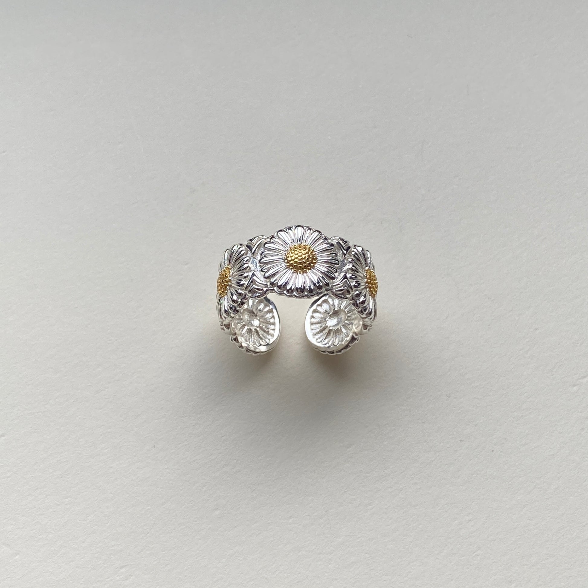 floral band ring sterling silver lightweight 4g, textured petals