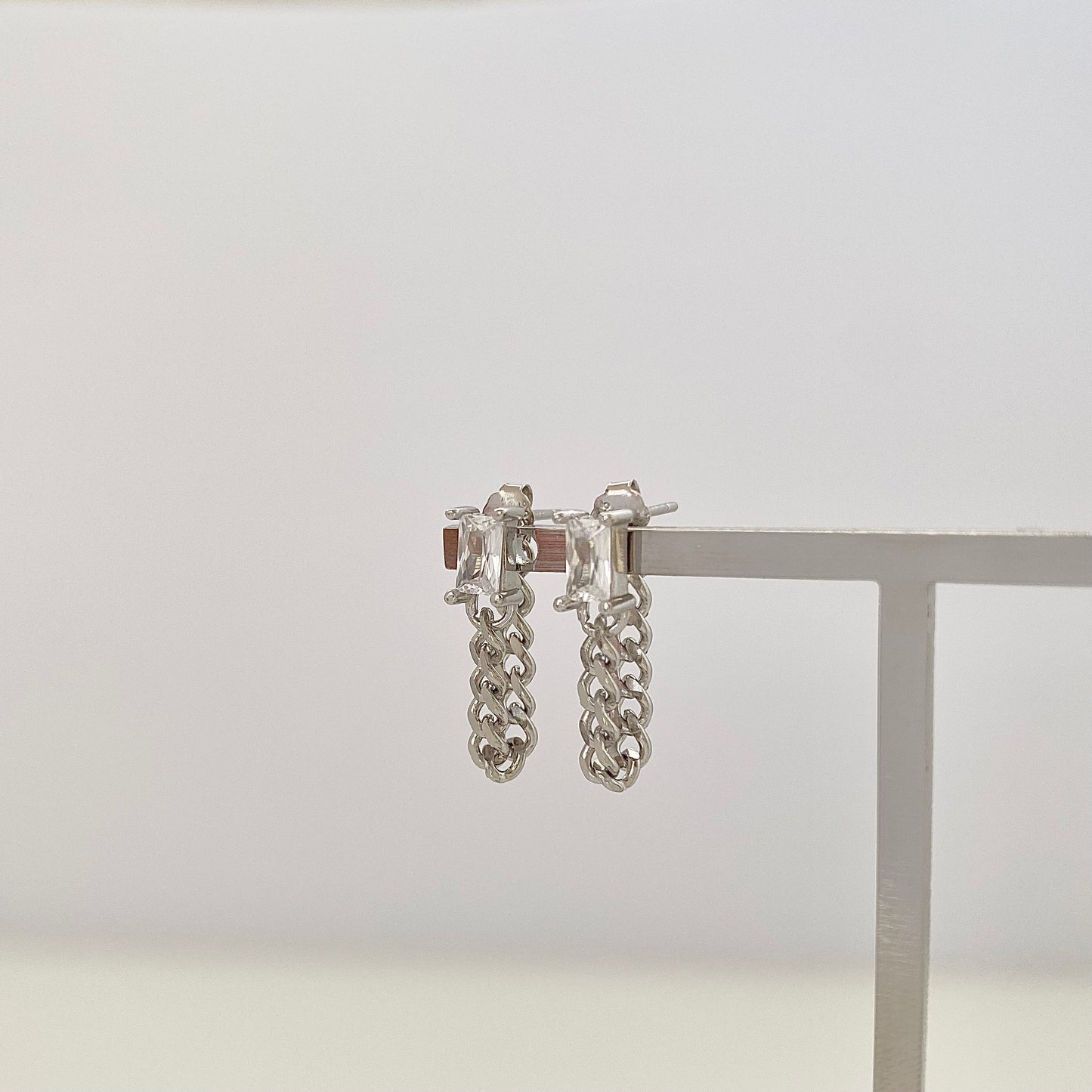 Elegant S925 Silver Twisted Chain Stud Earrings