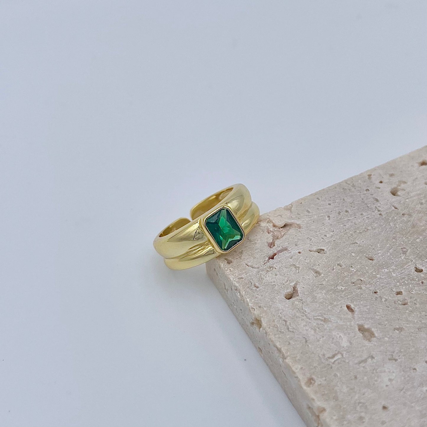 Verdant Elegance S925 18k Gold Green Gemstone Ring