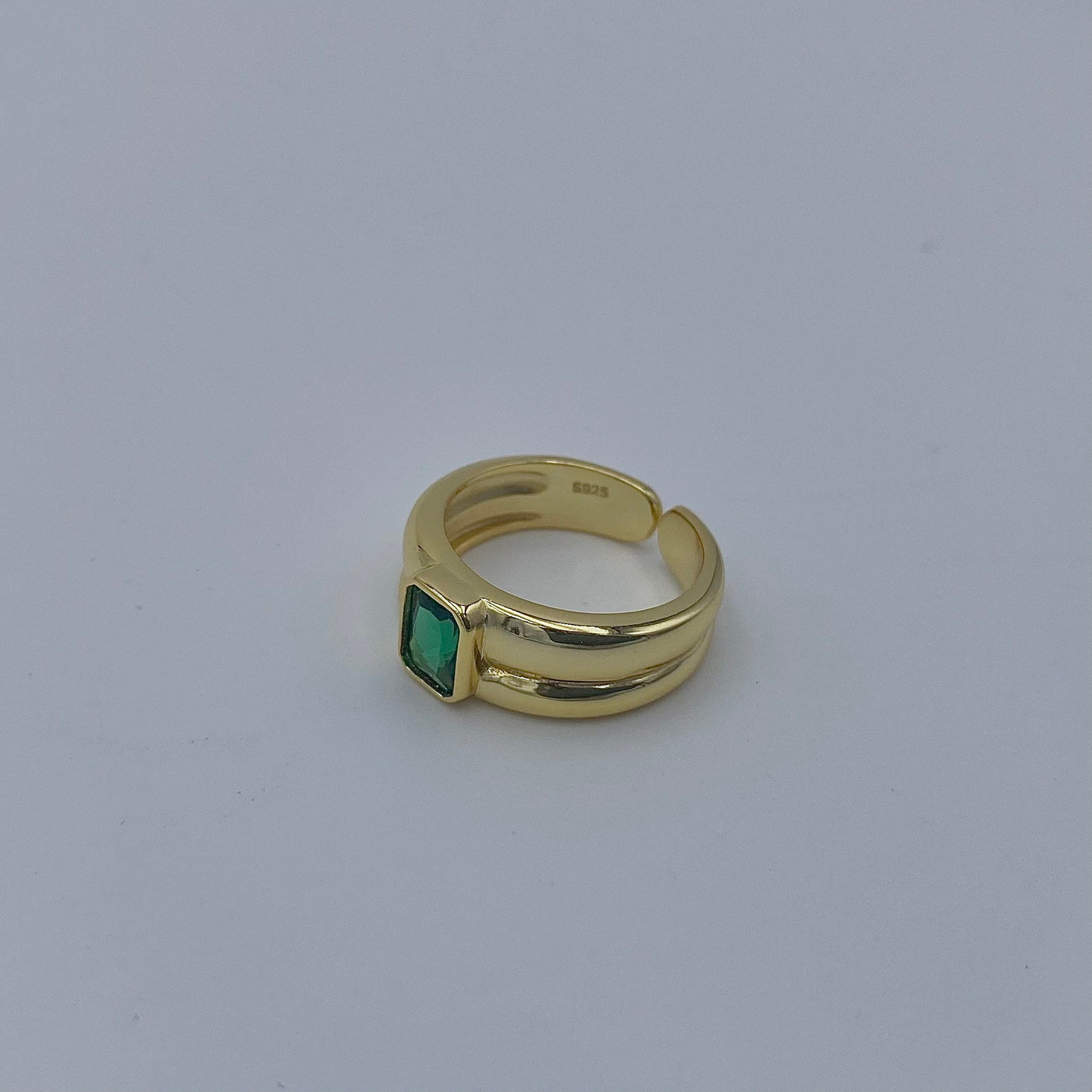 Verdant Elegance S925 18k Gold Green Gemstone Ring