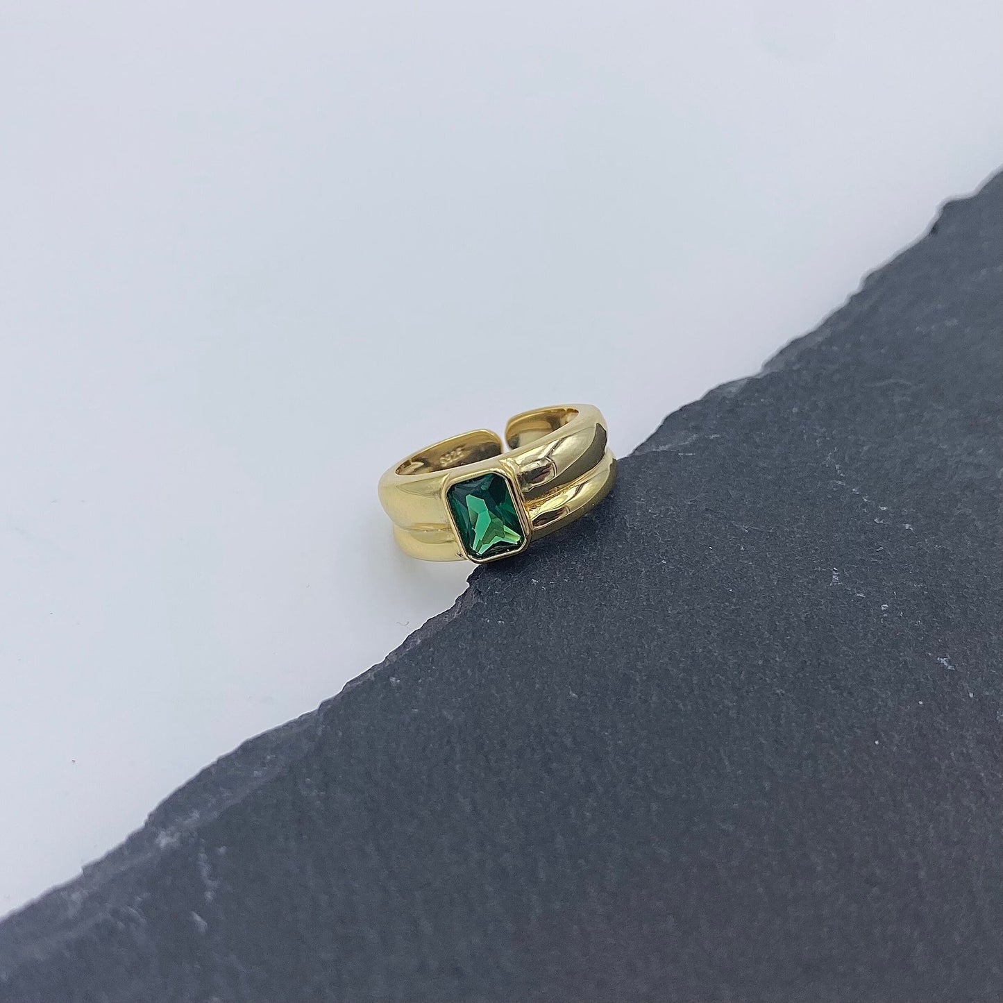 Verdant Elegance S925 18k Gold Green Gemstone Ring